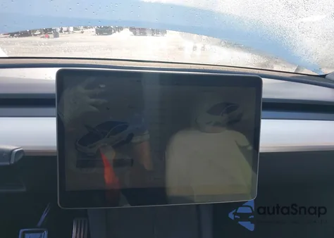 2023 Tesla Model Y Awd/Long Range Dual Motor All-Wheel Drive z USA, uszkodzony, nr VIN 7SAYGDEE7PF625553